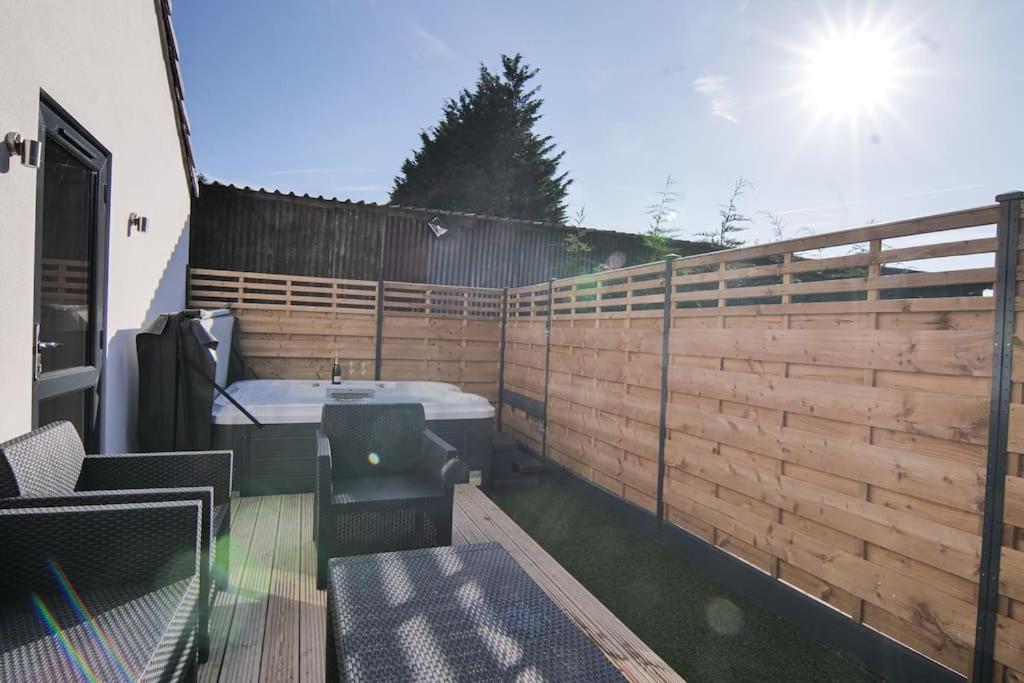 Hoxne Cottages - Rose Cottage With Private Hot Tub 约克 外观 照片